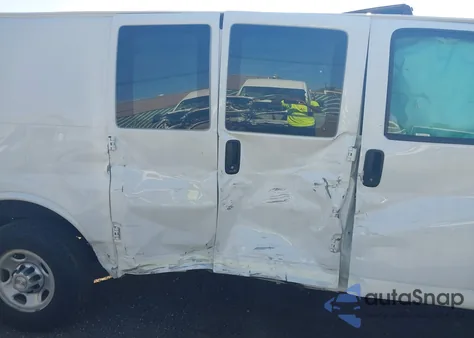2020 Chevrolet Express G2500 from USA, damaged, VIN 1GCWGAFP7L1254738